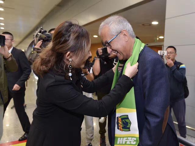粗暴挺进高h警察壮军人小说