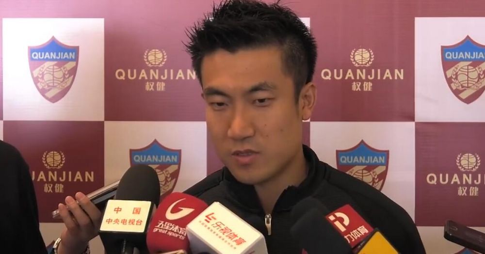 长得很黏的长发小姐