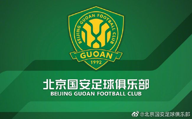 高耸白嫩的乳峰